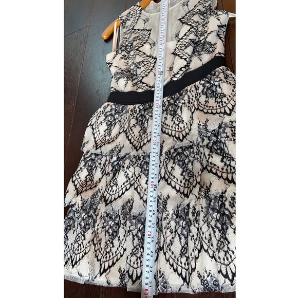 BCBG black and white tiered lace dress size 2 - Picture 7 of 7